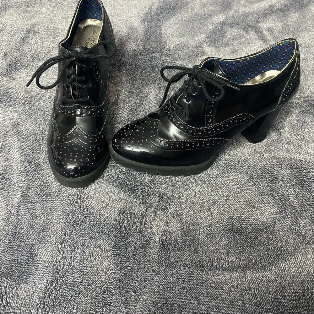 Dexflex Comfort black patent leather wingtip Oxford shoes.‎ Festival